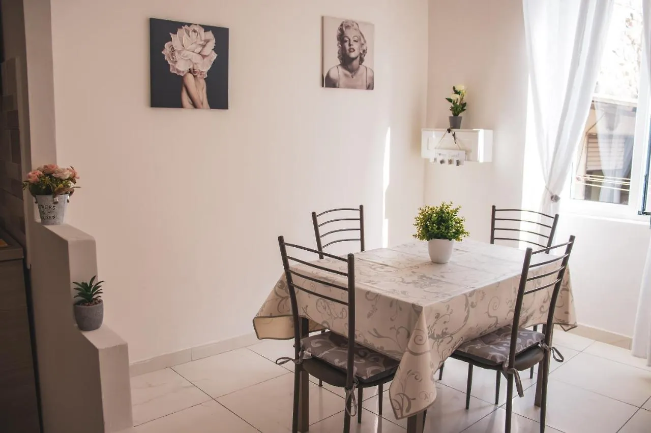 Apartment Historical Center Duomo Suite Naples